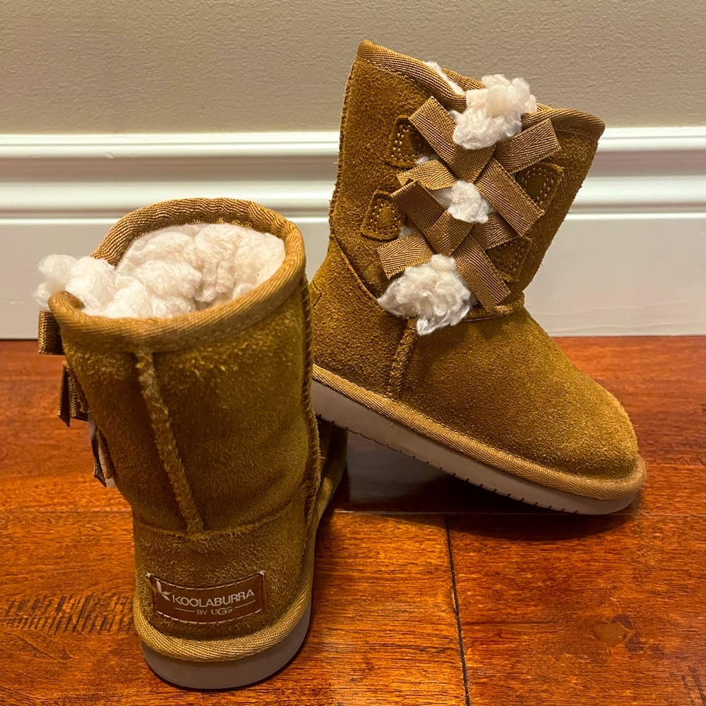 Kookaburra by UGG T Victoria Short Boot - Brown